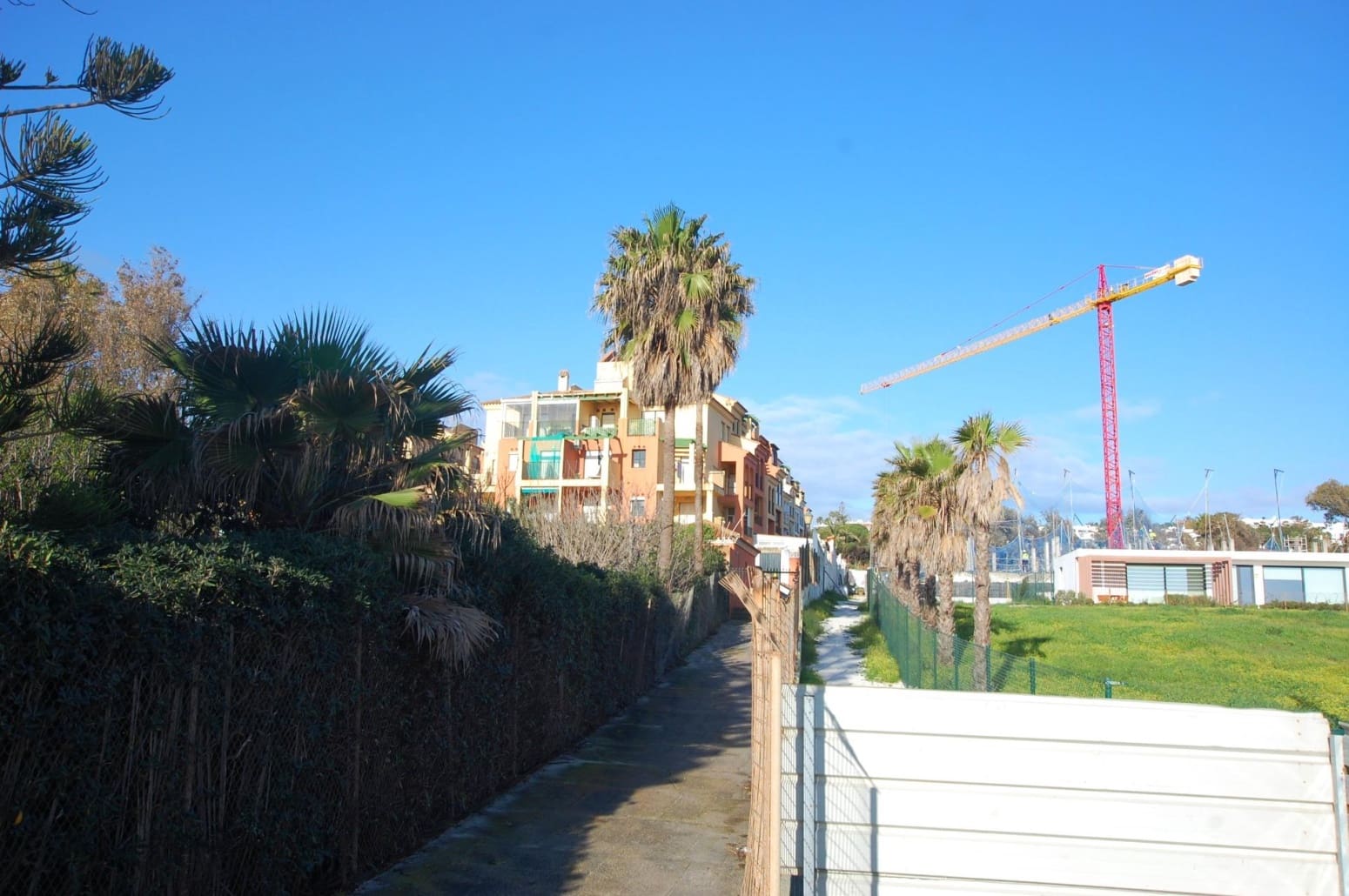 2 bedroom Flat for sale in Manilva with garage - € 229,000 (Ref: 10016605)