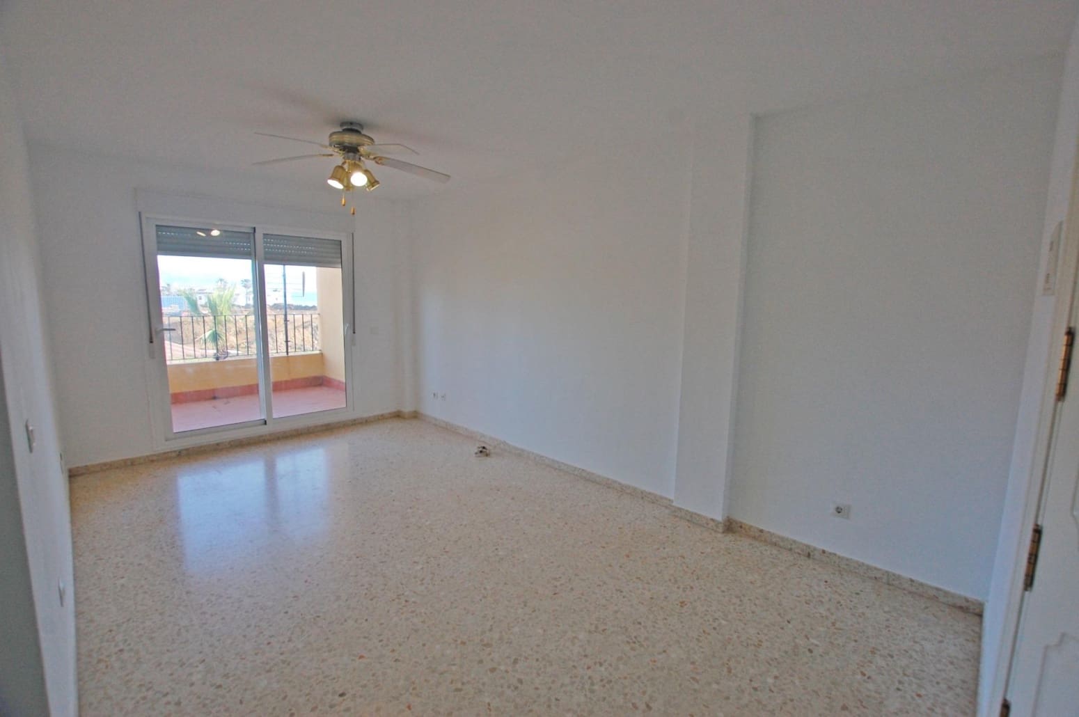 2 bedroom Flat for sale in Manilva with garage - € 229,000 (Ref: 10016605)