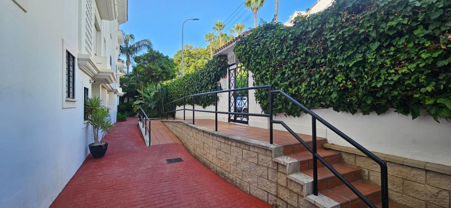 1 sovrum Lägenhet att hyra i Torremolinos med pool garage - 1 200 € (Ref: 10016607)