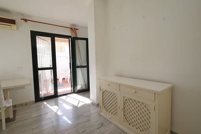 2 bedroom Flat for sale in Vélez-Málaga with garage - € 410,000 (Ref: 10016615)