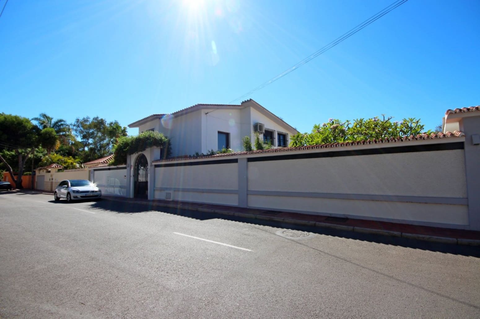 8 bedroom Villa for sale in Velez-Malaga with garage - € 1,225,000 (Ref: 10016622)
