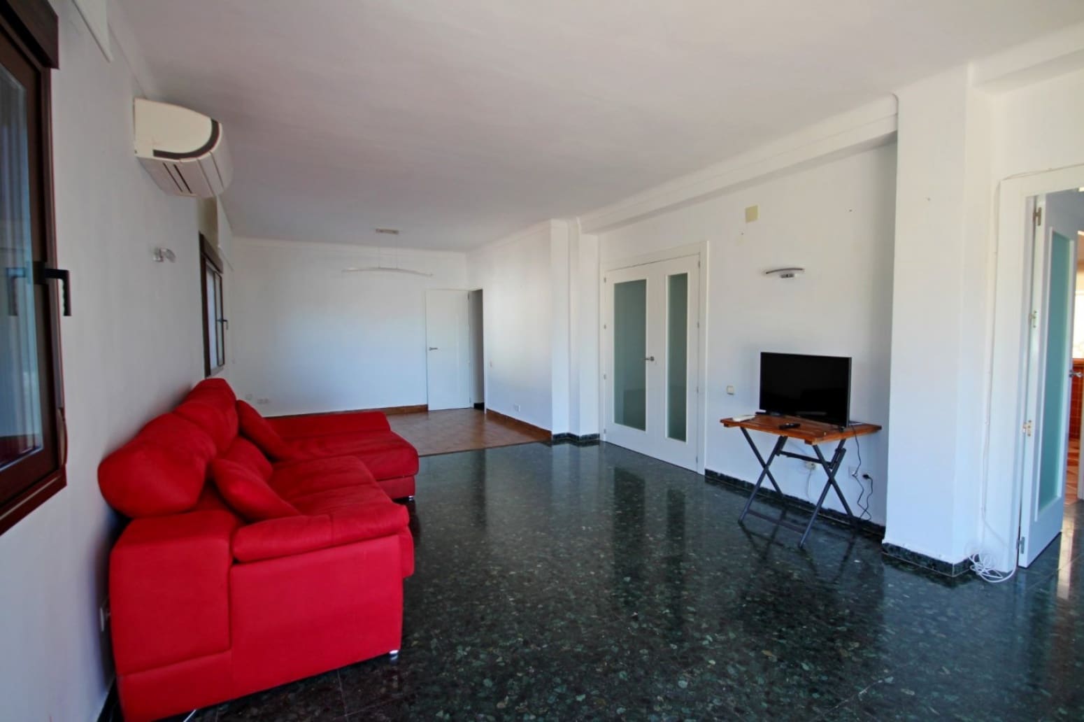 8 bedroom Villa for sale in Velez-Malaga with garage - € 1,225,000 (Ref: 10016622)