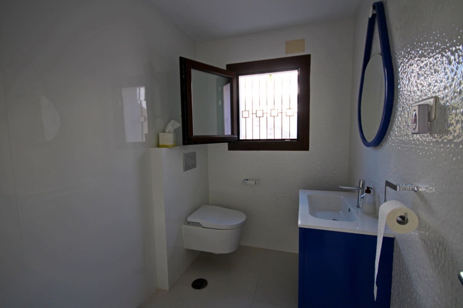 8 bedroom Villa for sale in Velez-Malaga with garage - € 1,225,000 (Ref: 10016622)