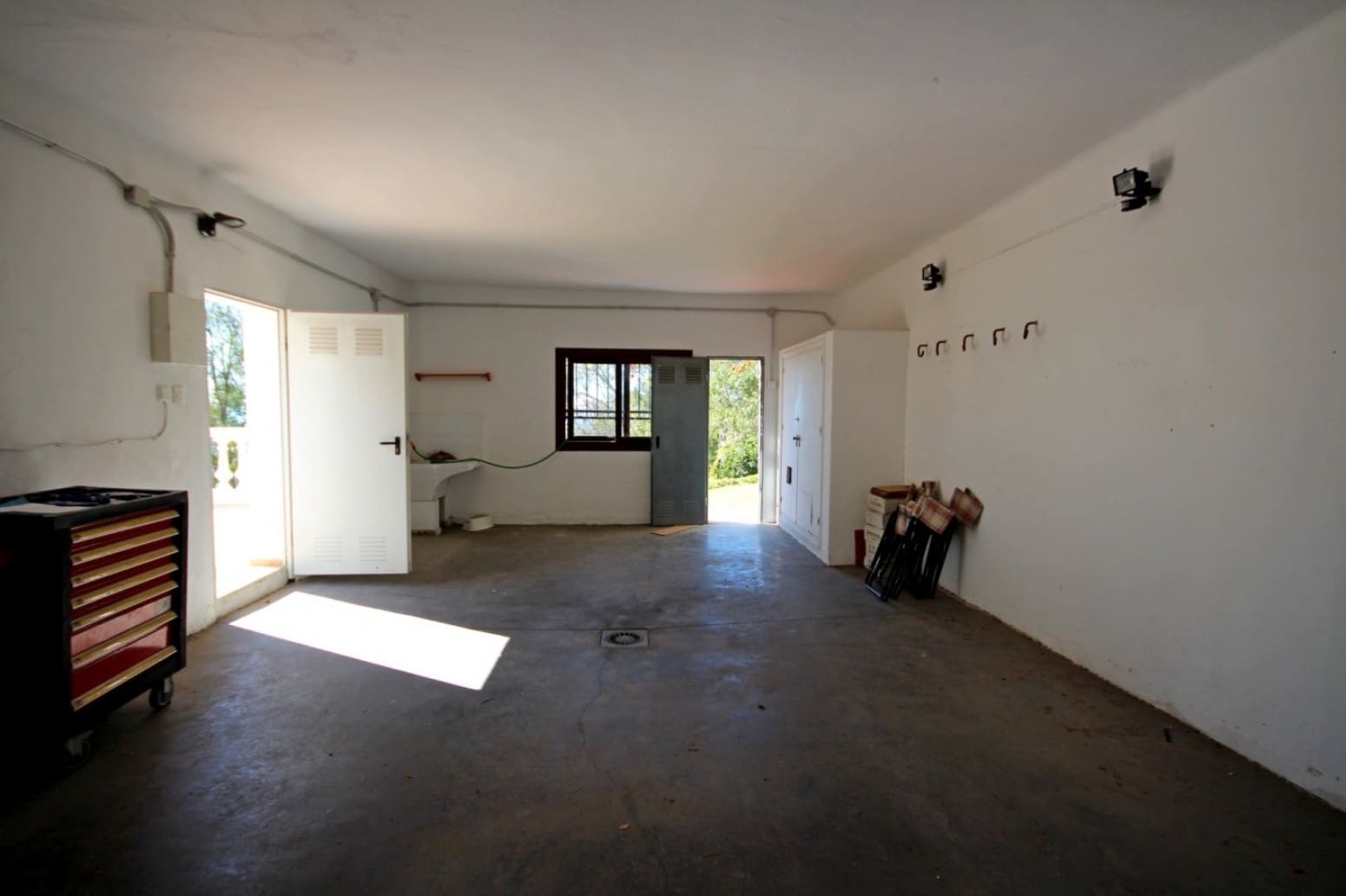8 bedroom Villa for sale in Velez-Malaga with garage - € 1,225,000 (Ref: 10016622)
