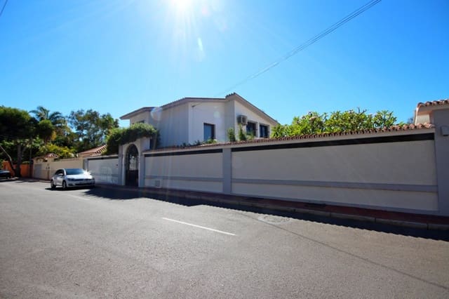 8 bedroom Villa for sale in Vélez-Málaga with garage - € 1,225,000 (Ref: 10016622)