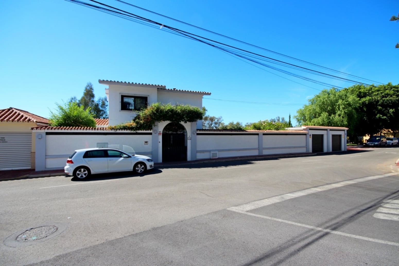 8 bedroom Villa for sale in Velez-Malaga with garage - € 1,225,000 (Ref: 10016622)