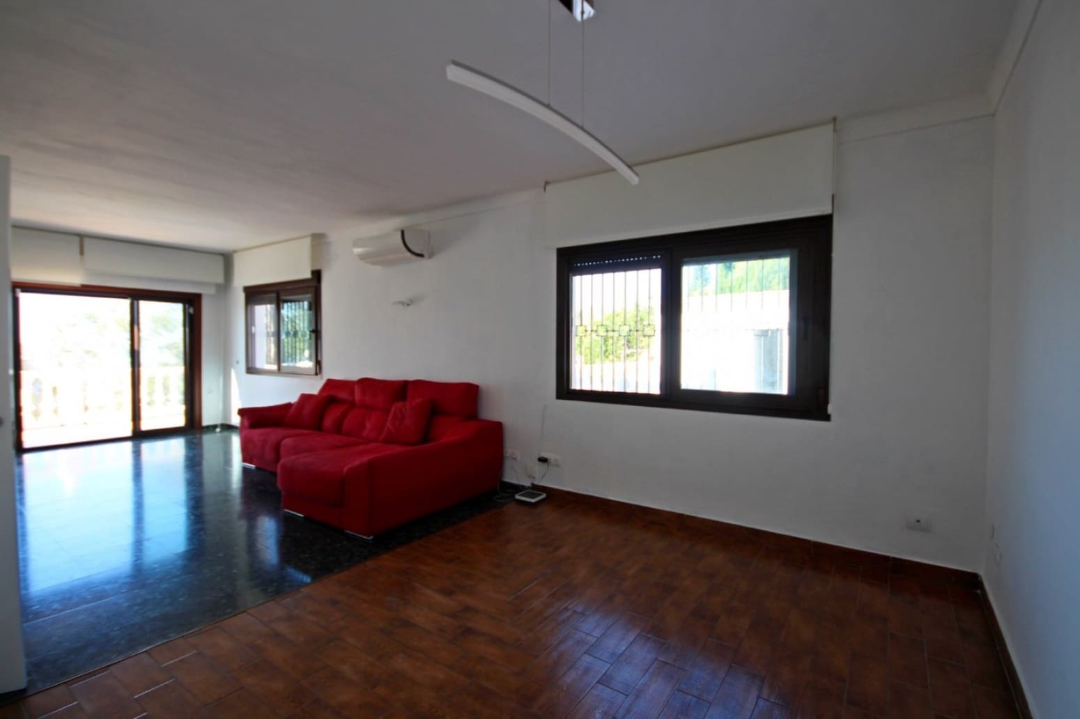 8 bedroom Villa for sale in Velez-Malaga with garage - € 1,225,000 (Ref: 10016622)