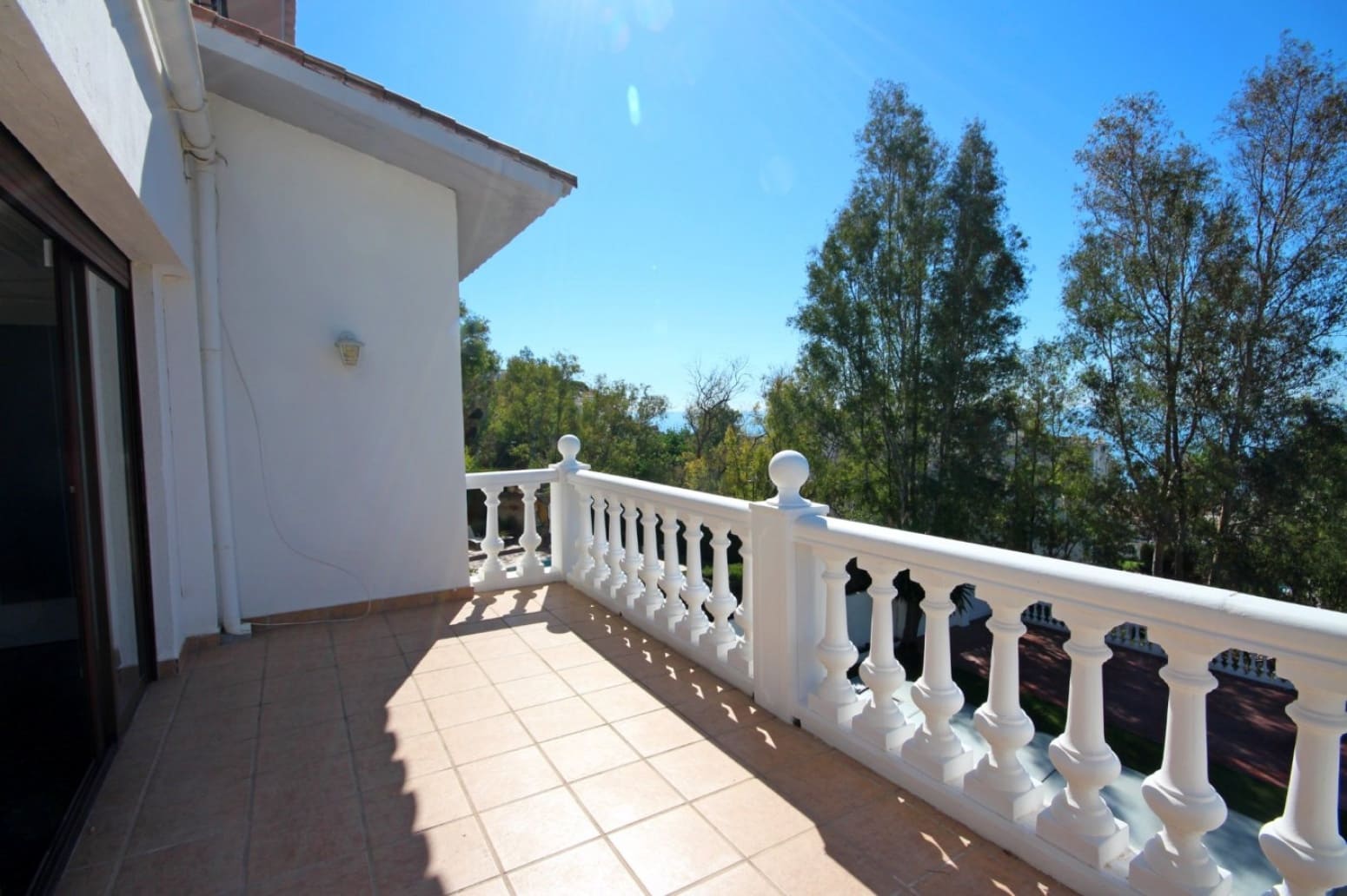 8 bedroom Villa for sale in Velez-Malaga with garage - € 1,225,000 (Ref: 10016622)