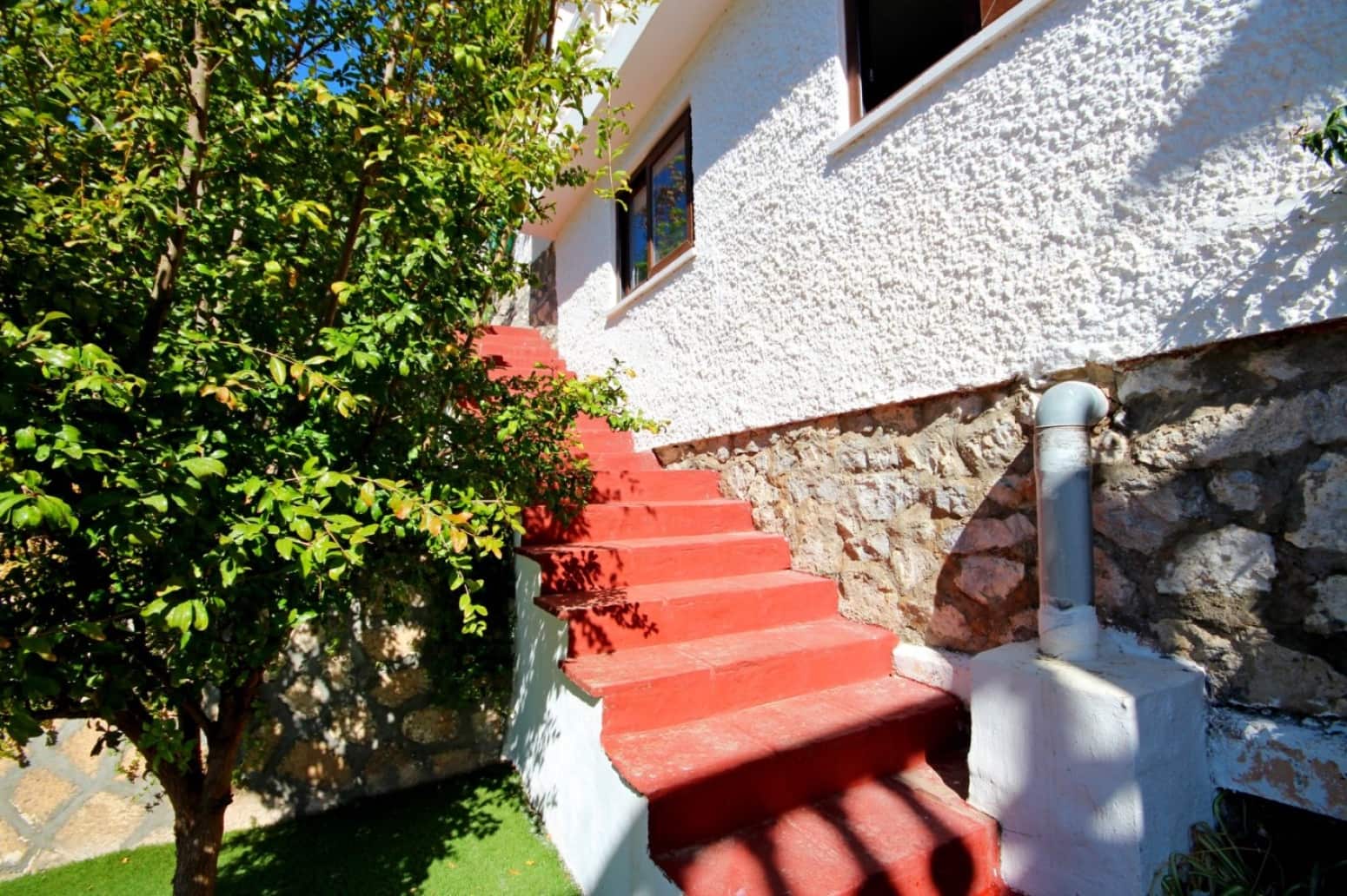 8 bedroom Villa for sale in Velez-Malaga with garage - € 1,225,000 (Ref: 10016622)