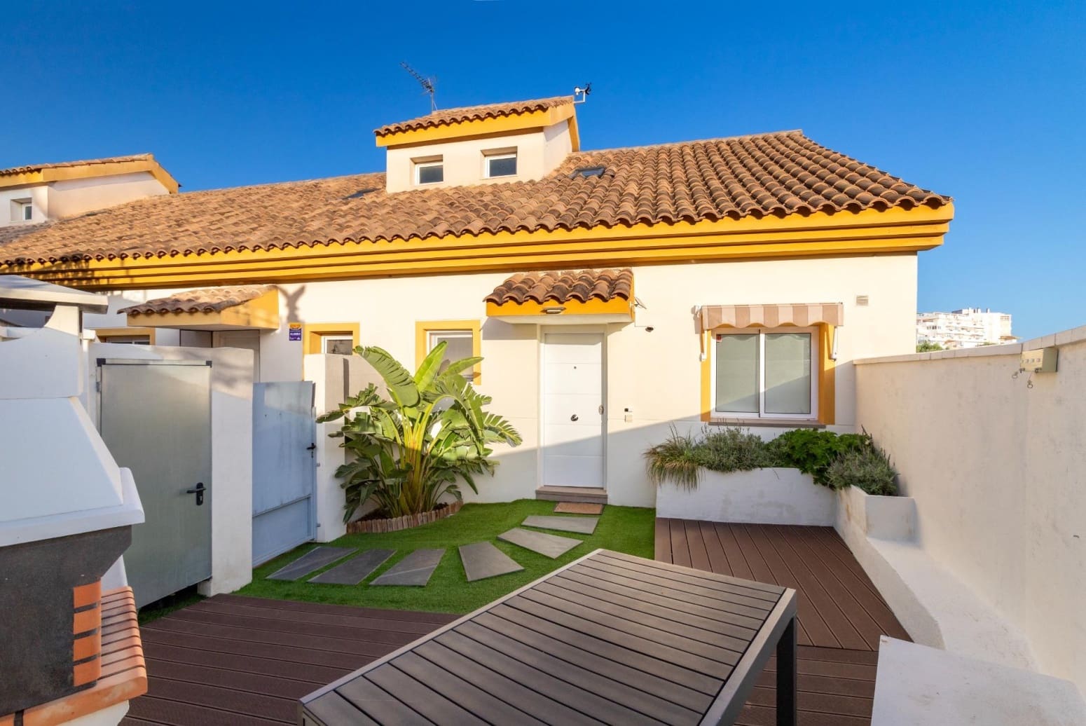 Chalet de 3 habitaciones en Benalmádena en venta con garaje - 449.000 € (Ref: 10023022)