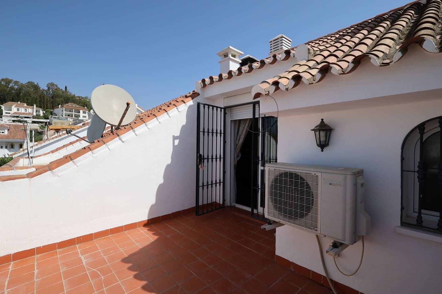 4 bedroom Villa for rent in Las Lagunas de Mijas with pool garage - € 2,300 (Ref: 10023385)