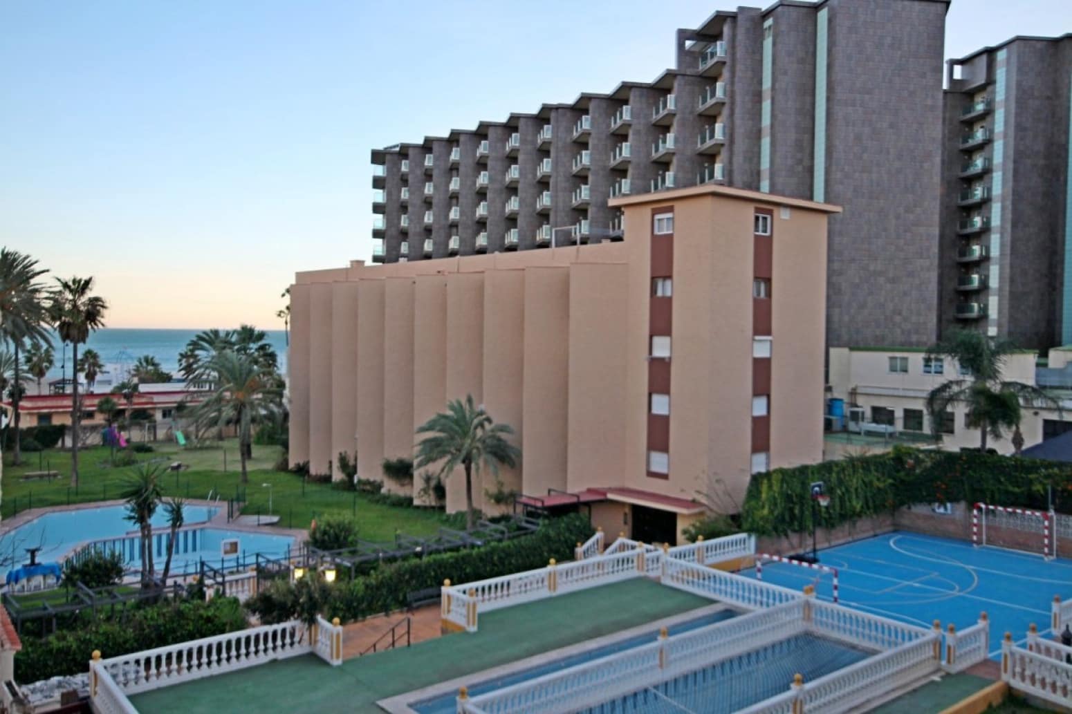 2 slaapkamer Flat te huur in Torremolinos met zwembad - € 1.350 (Ref: 10035840)