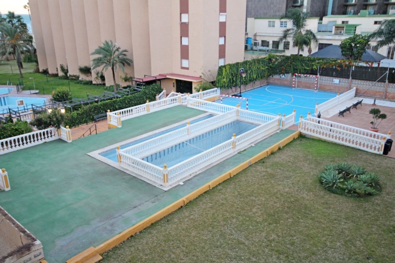 2 slaapkamer Flat te huur in Torremolinos met zwembad - € 1.350 (Ref: 10035840)