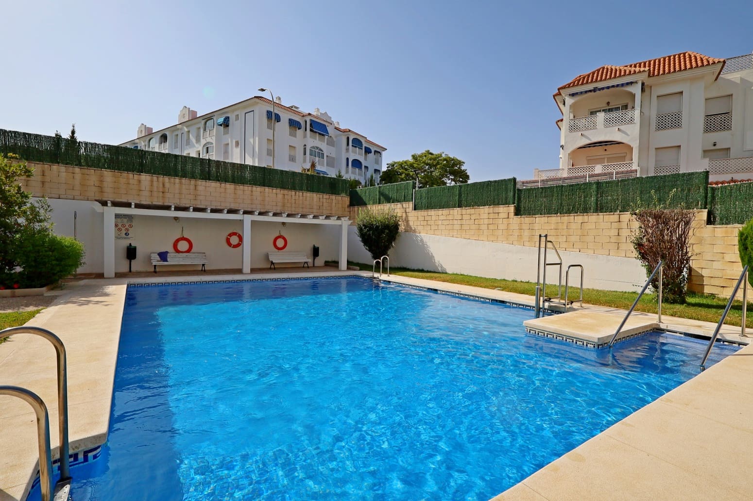 2 slaapkamer Flat te huur in Torremolinos met zwembad garage - € 1.600 (Ref: 10042245)