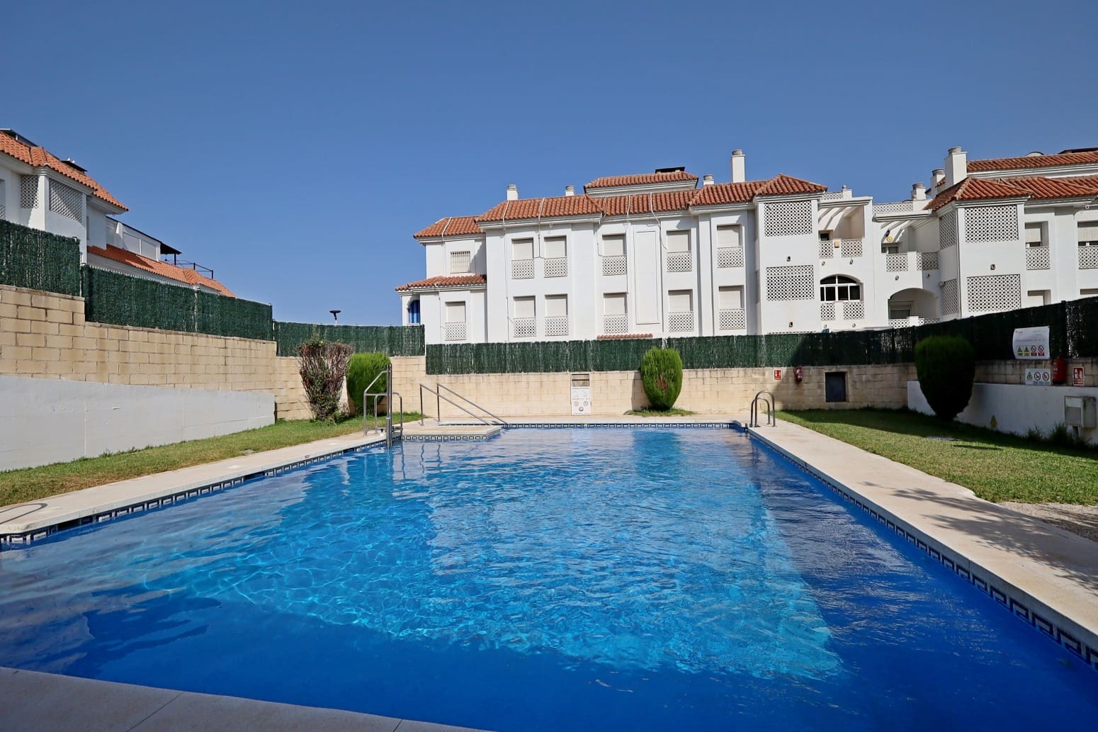 2 slaapkamer Flat te huur in Torremolinos met zwembad garage - € 1.600 (Ref: 10042245)