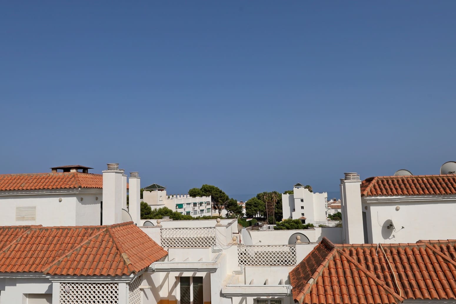 2 slaapkamer Flat te huur in Torremolinos met zwembad garage - € 1.600 (Ref: 10042245)