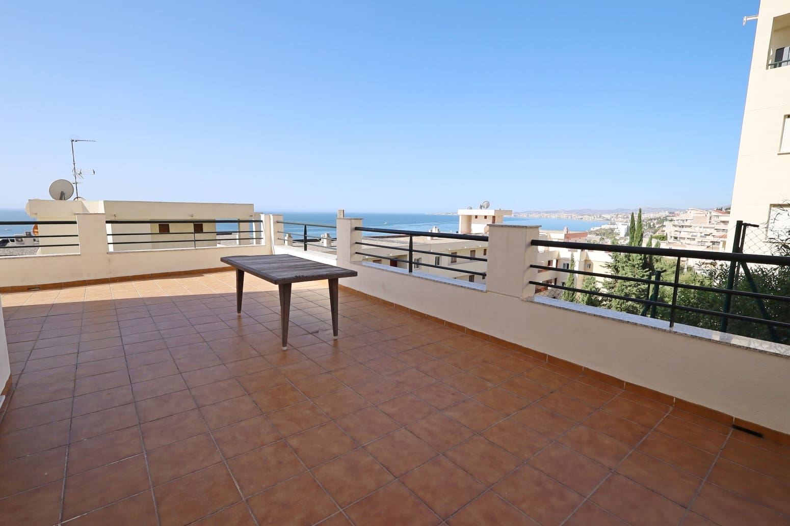 3 bedroom Flat for sale in Benalmadena Costa with pool garage - € 499,000 (Ref: 10042312)
