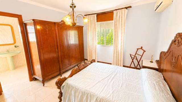 3 soveværelse Villa til salg i Alhaurín de la Torre med swimmingpool garage - € 890.000 (Ref: 10080245)