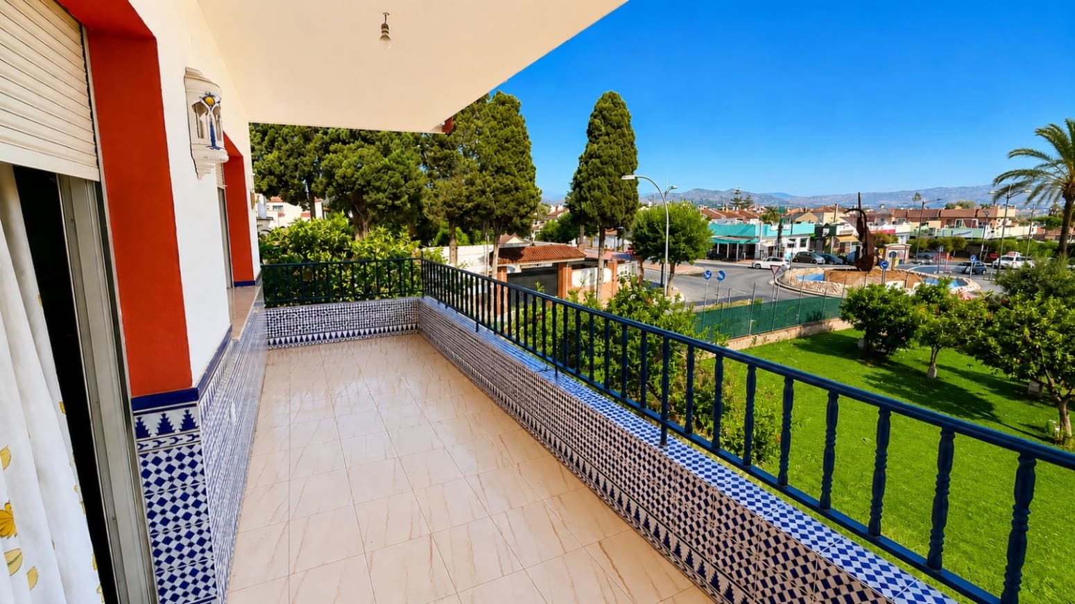 3 soveværelse Villa til salg i Alhaurin de la Torre med swimmingpool garage - € 890.000 (Ref: 10080245)