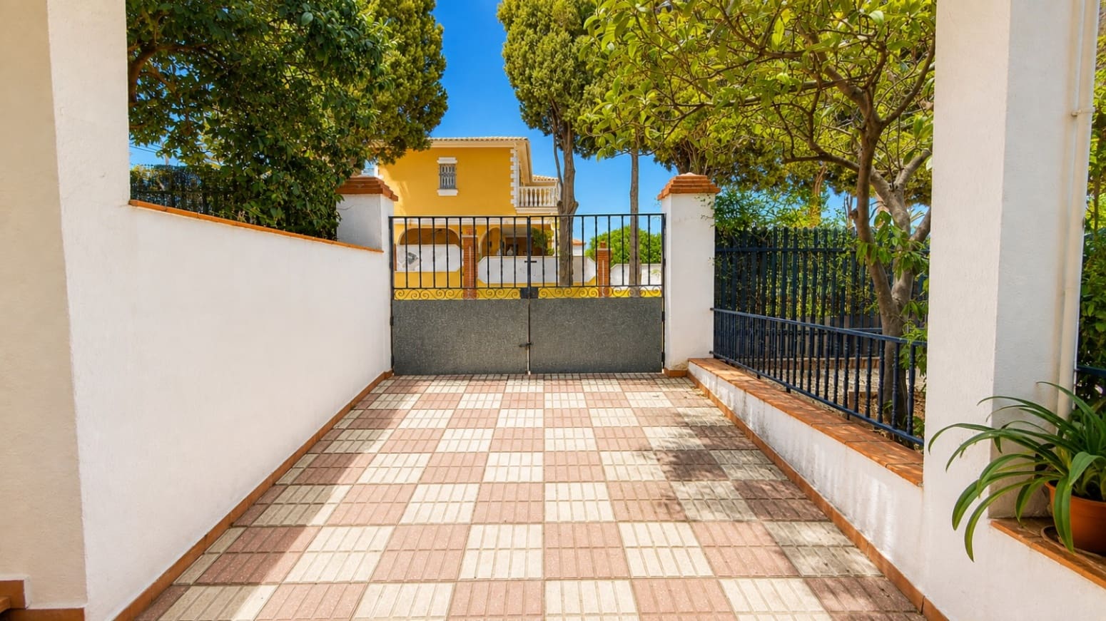 3 soveværelse Villa til salg i Alhaurin de la Torre med swimmingpool garage - € 890.000 (Ref: 10080245)