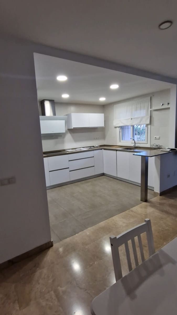 3 bedroom Flat for rent in Arroyo de la Miel with pool garage - € 1,650 (Ref: 10098681)