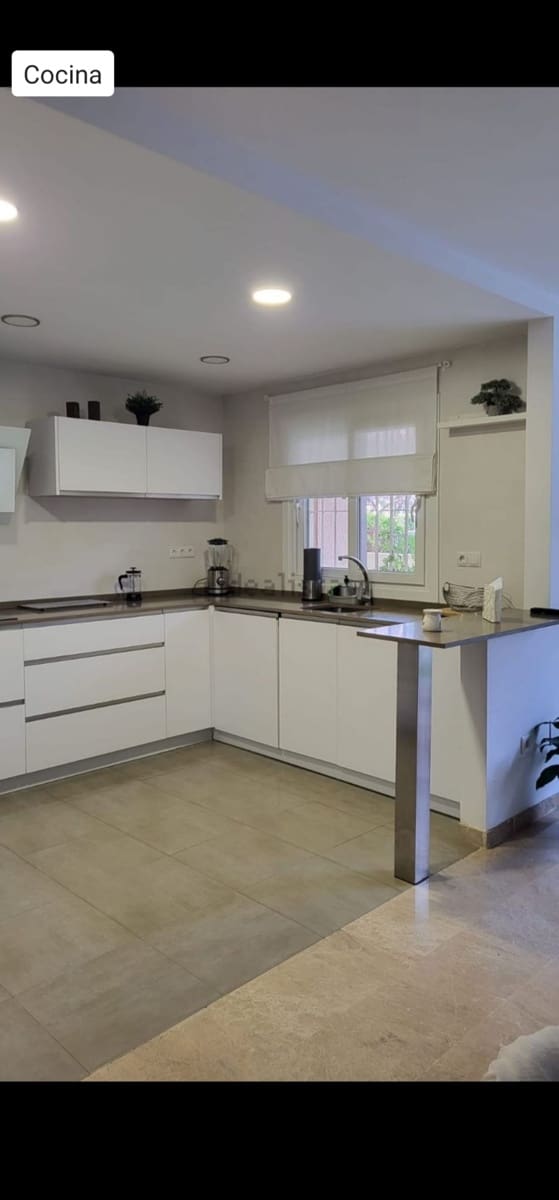 3 bedroom Flat for rent in Arroyo de la Miel with pool garage - € 1,650 (Ref: 10098681)