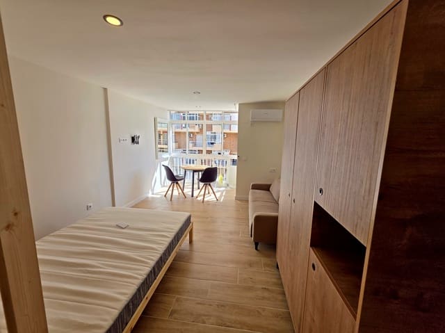 Mieszkanie do wynajęcia w Arroyo de la Miel, Benalmádena z basenem - 1 000 € (Ref: 10100604)