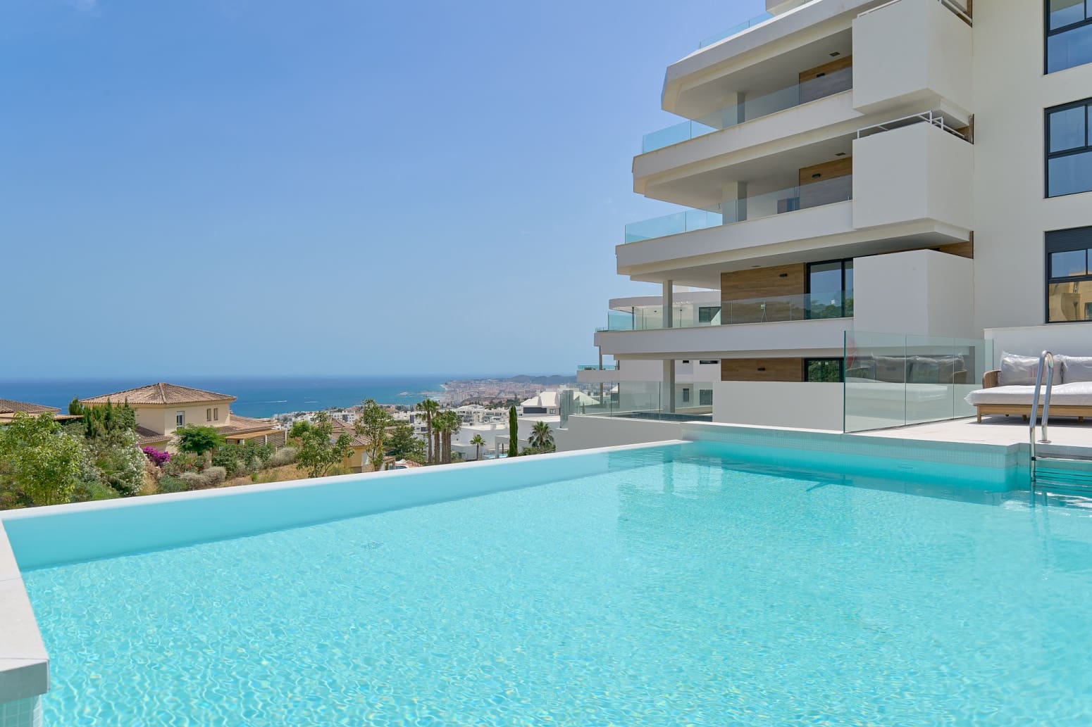 2 sovrum Lägenhet till salu i Fuengirola med pool garage - 645 000 € (Ref: 10101008)
