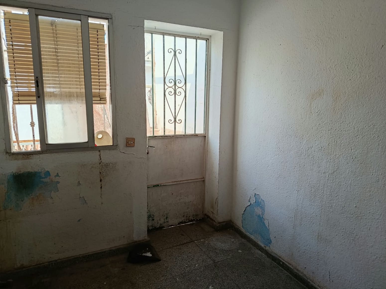 4 bedroom Villa for sale in Fuengirola - € 215,000 (Ref: 10118608)