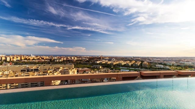 4 bedroom Penthouse for sale in Málaga city with pool - € 1,050,000 (Ref: 8737926)