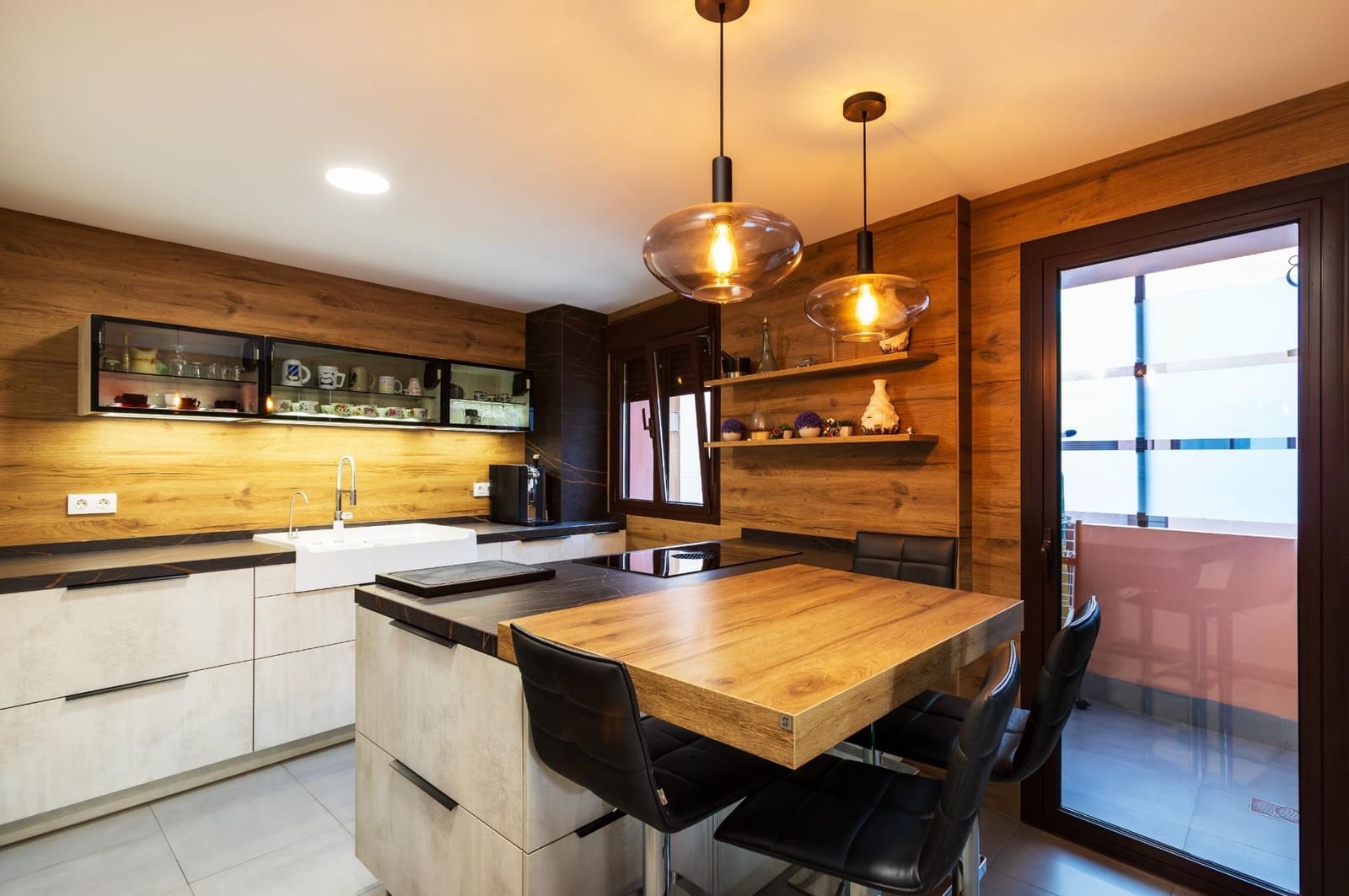 4 bedroom Penthouse for sale in Malaga city with pool - € 1,050,000 (Ref: 8737926)