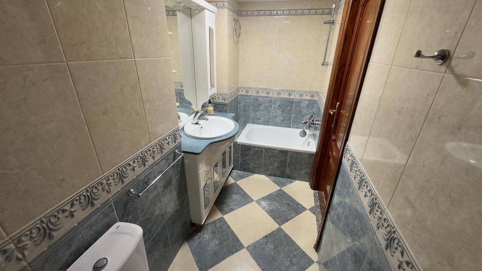 8 quarto Moradia para venda em Alhaurin de la Torre com piscina garagem - 1 200 000 € (Ref: 8976272)