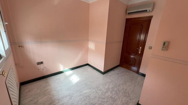 8 Zimmer Villa zu verkaufen in Alhaurín de la Torre mit Pool Garage - 1.200.000 € (Ref: 8976272)