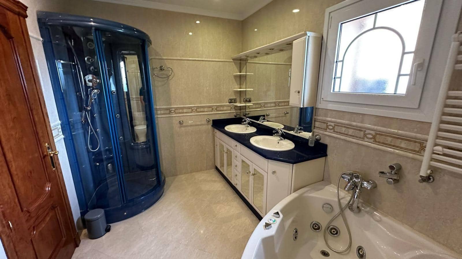 8 bedroom Villa for sale in Alhaurin de la Torre with pool garage - € 1,200,000 (Ref: 8976272)