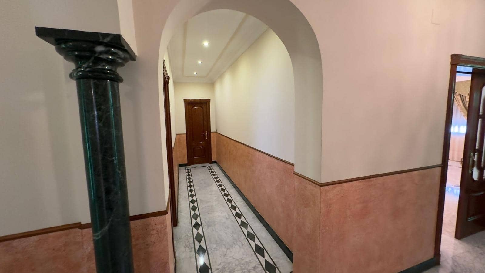 8 bedroom Villa for sale in Alhaurin de la Torre with pool garage - € 1,200,000 (Ref: 8976272)