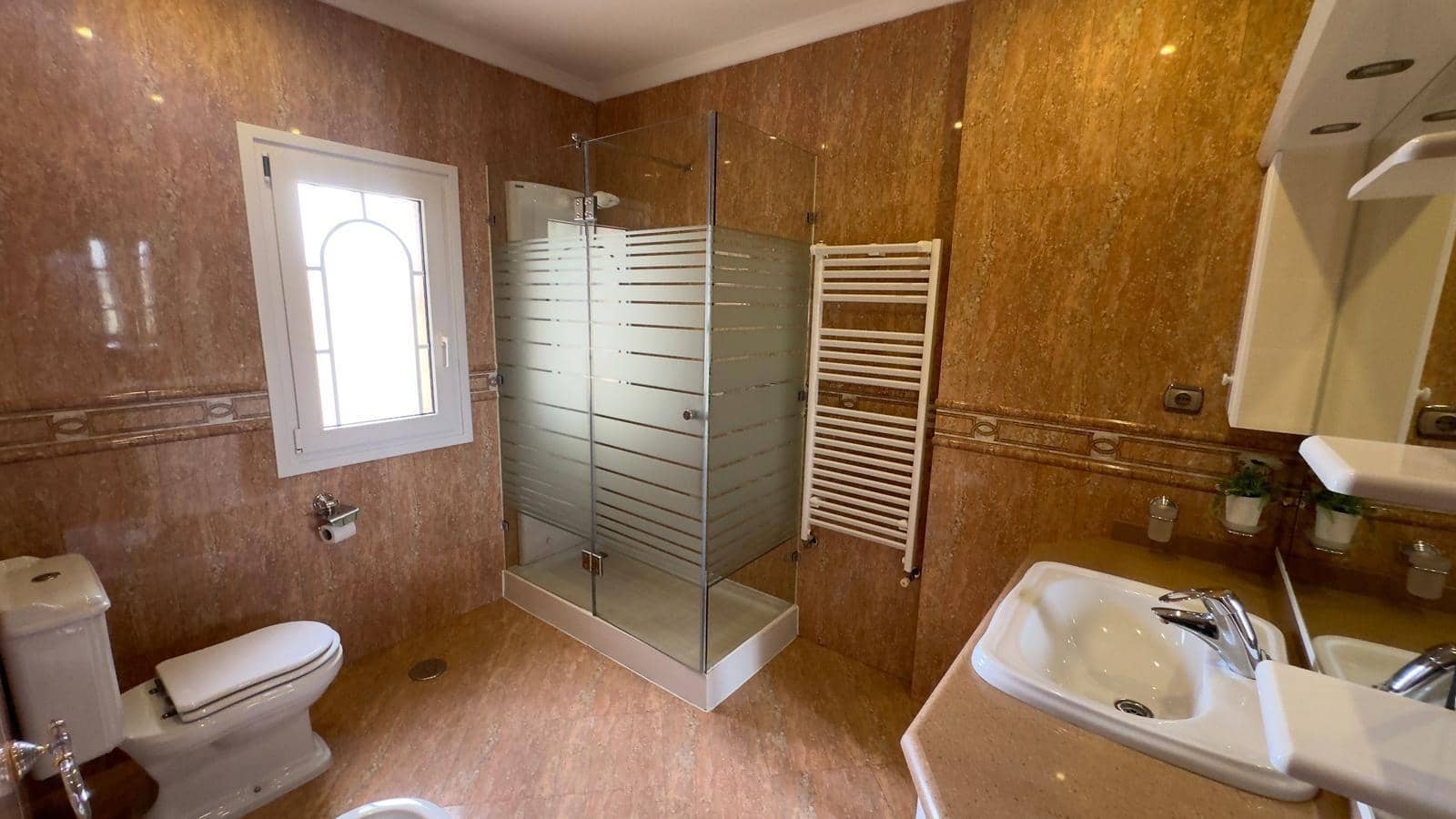 8 bedroom Villa for sale in Alhaurin de la Torre with pool garage - € 1,200,000 (Ref: 8976272)