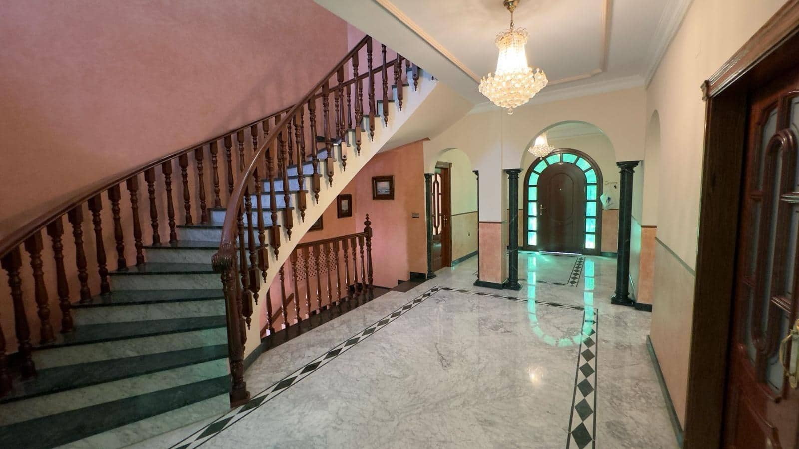 8 makuuhuone Huvila myytävänä paikassa Alhaurin de la Torre mukana uima-altaan 
autotalli - 1 200 000 € (Ref: 8976272)