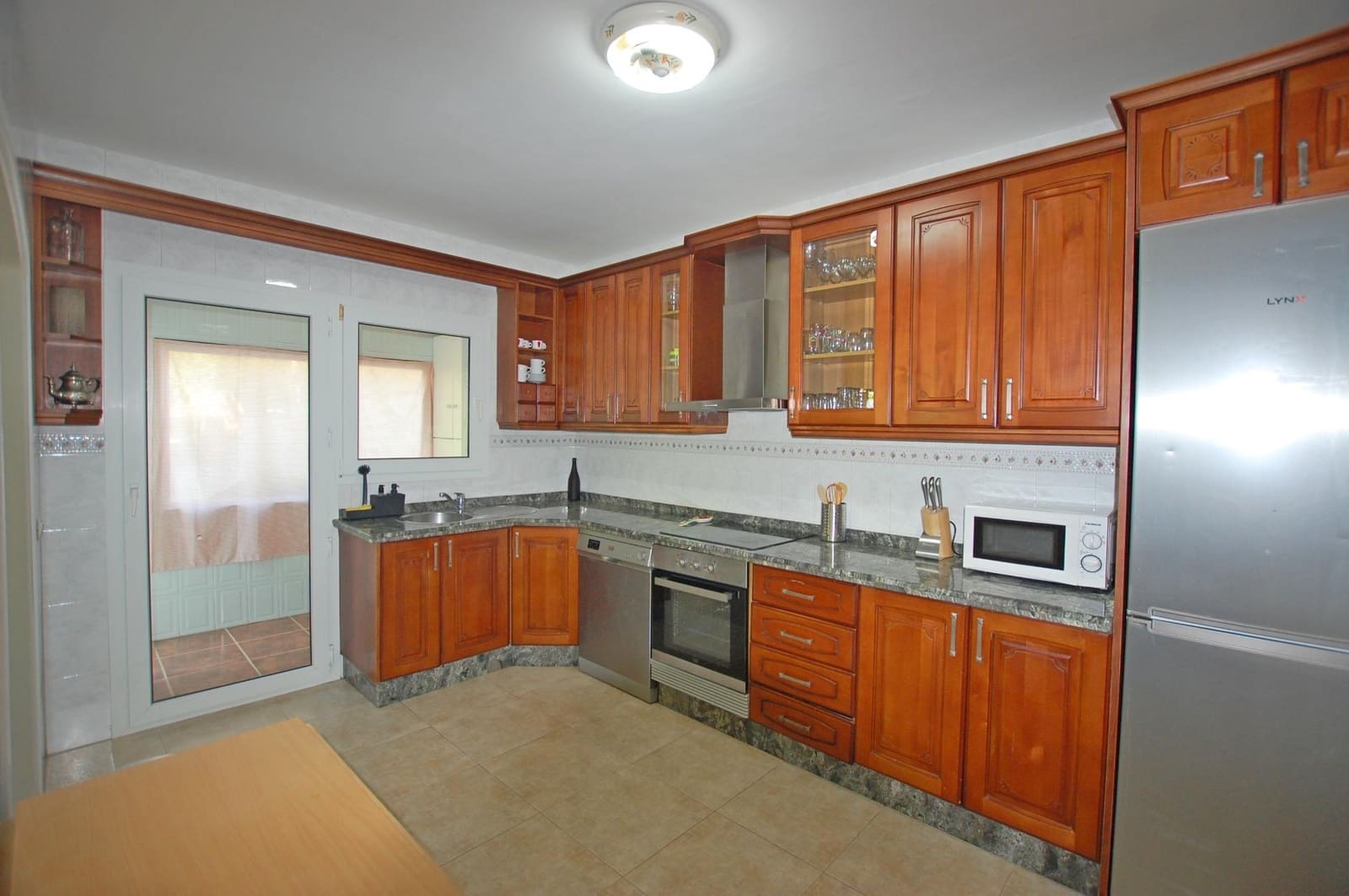 Chalet de 3 habitaciones en Alhaurín de la Torre en alquiler con piscina garaje - 2.500 € (Ref: 9005110)