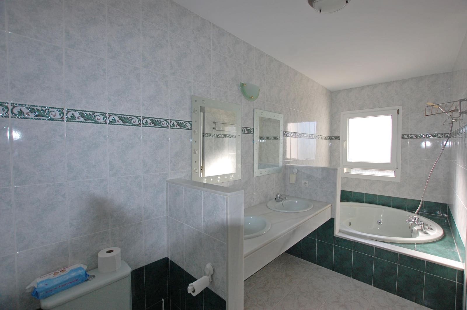 Chalet de 3 habitaciones en Alhaurín de la Torre en alquiler con piscina garaje - 2.500 € (Ref: 9005110)