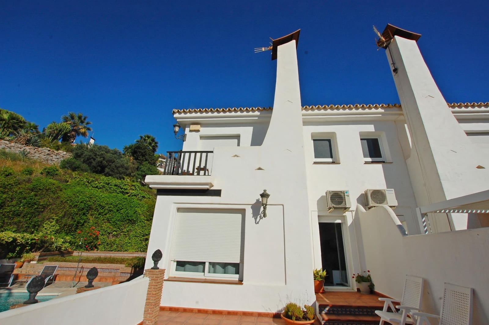 Chalet de 3 habitaciones en Alhaurín de la Torre en alquiler con piscina garaje - 2.500 € (Ref: 9005110)