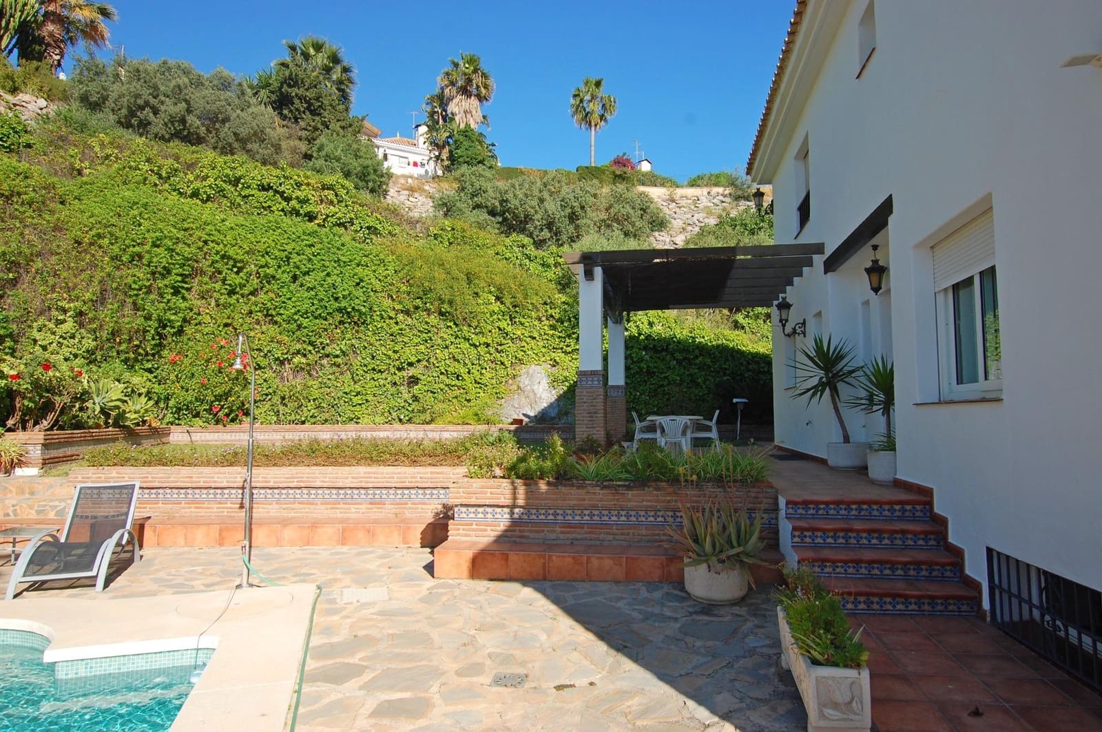 Chalet de 3 habitaciones en Alhaurín de la Torre en alquiler con piscina garaje - 2.500 € (Ref: 9005110)