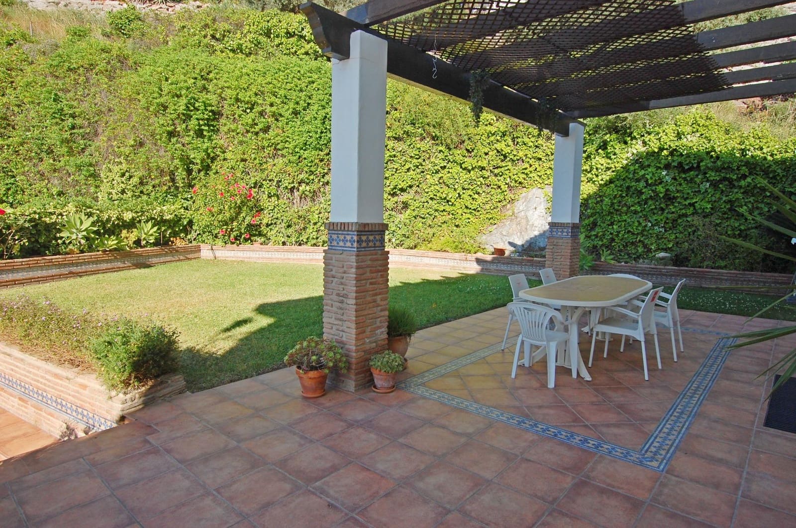 Chalet de 3 habitaciones en Alhaurín de la Torre en alquiler con piscina garaje - 2.500 € (Ref: 9005110)