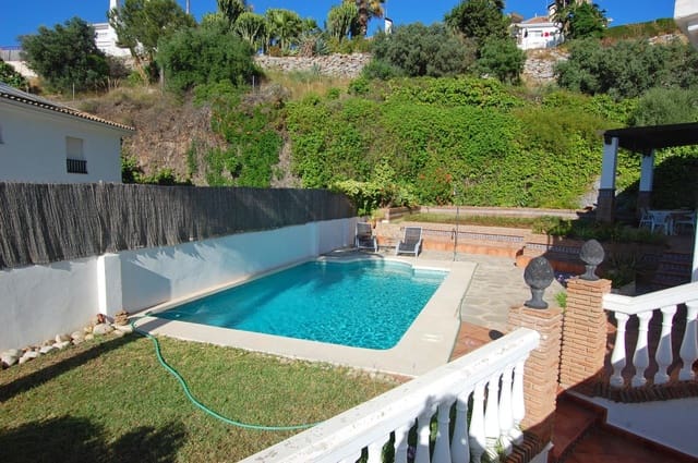 Chalet de 3 habitaciones en Alhaurín de la Torre en alquiler con piscina garaje - 2.500 € (Ref: 9005110)