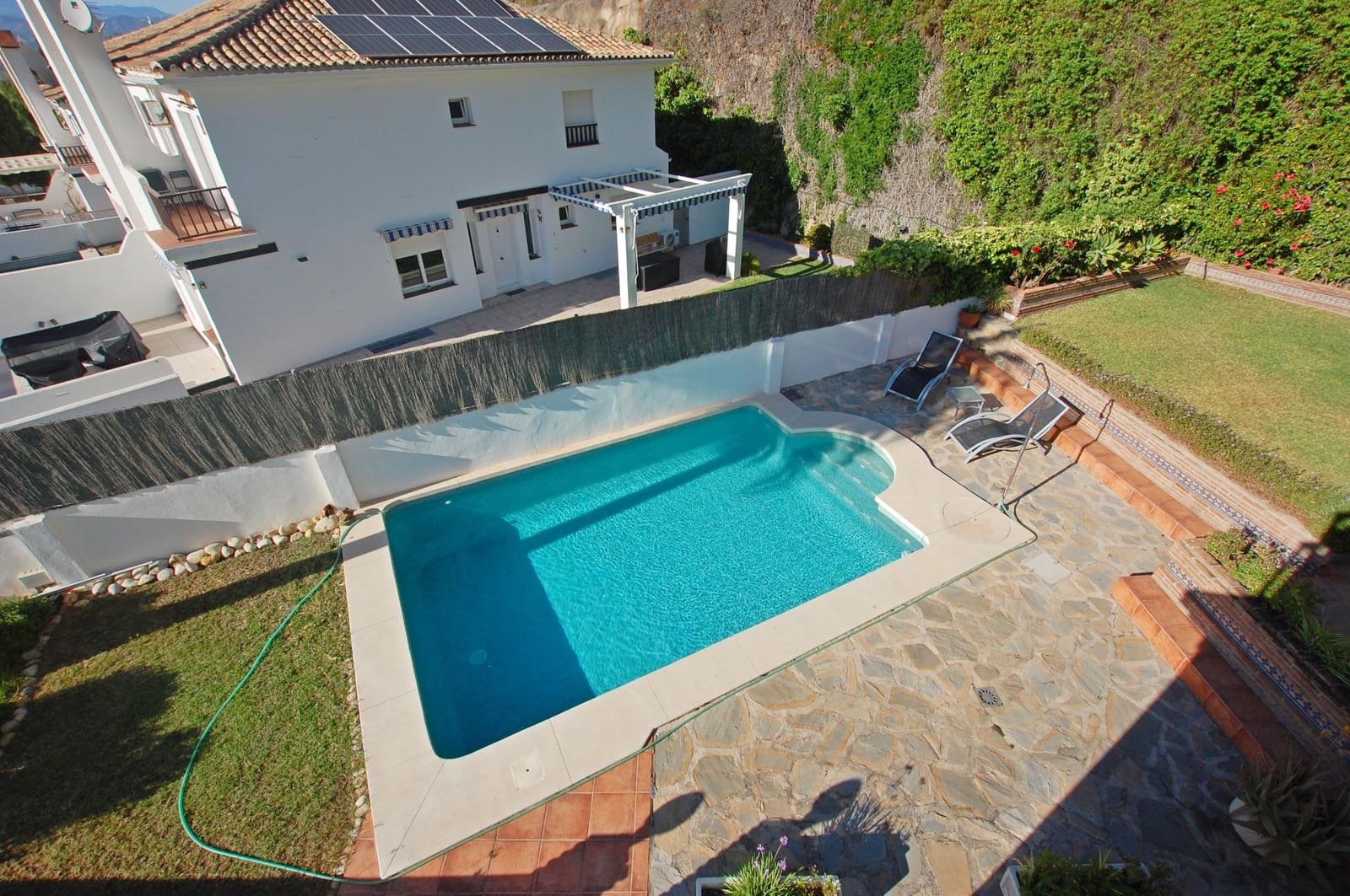 Chalet de 3 habitaciones en Alhaurín de la Torre en alquiler con piscina garaje - 2.500 € (Ref: 9005110)