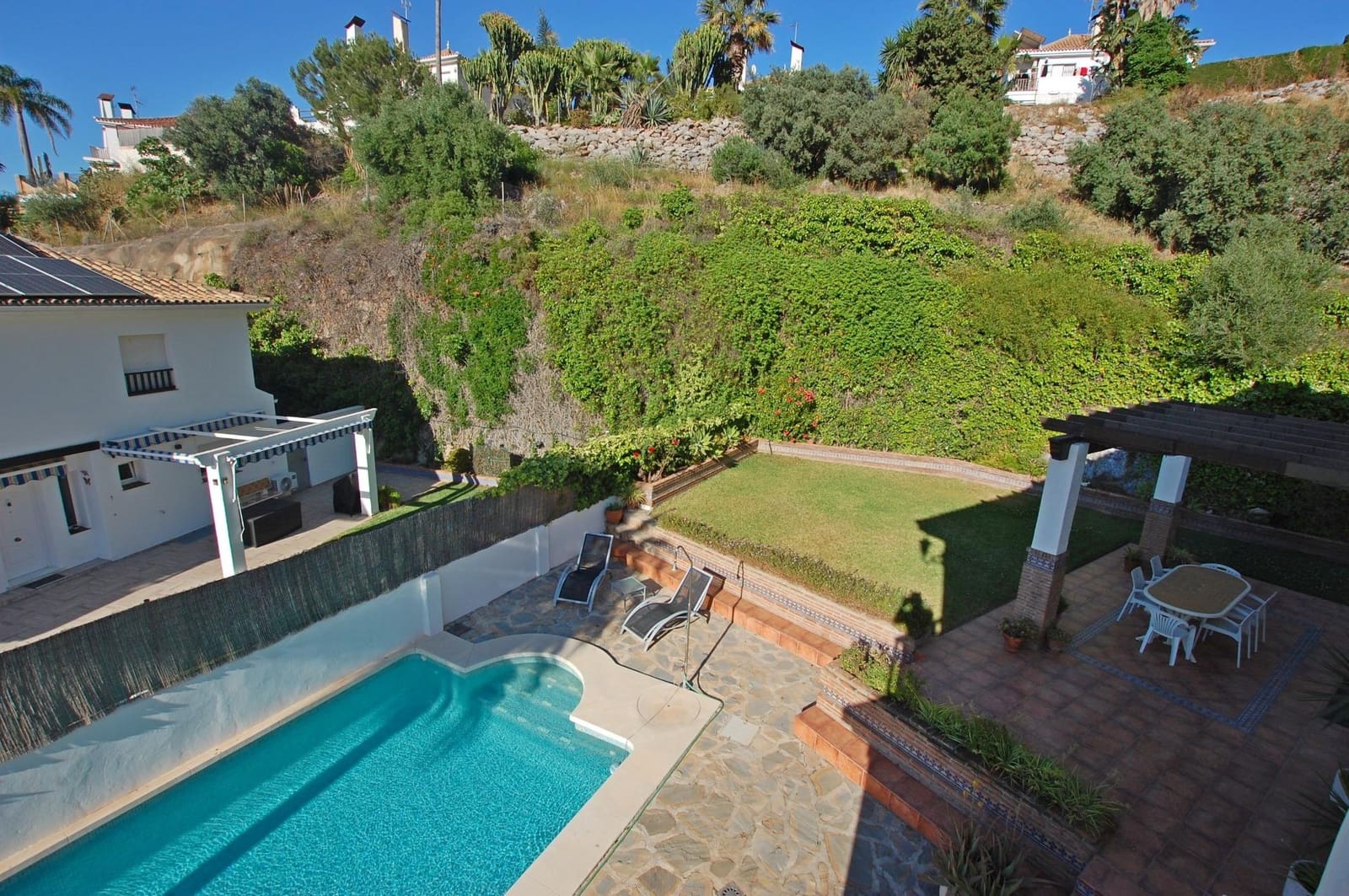 Chalet de 3 habitaciones en Alhaurín de la Torre en alquiler con piscina garaje - 2.500 € (Ref: 9005110)