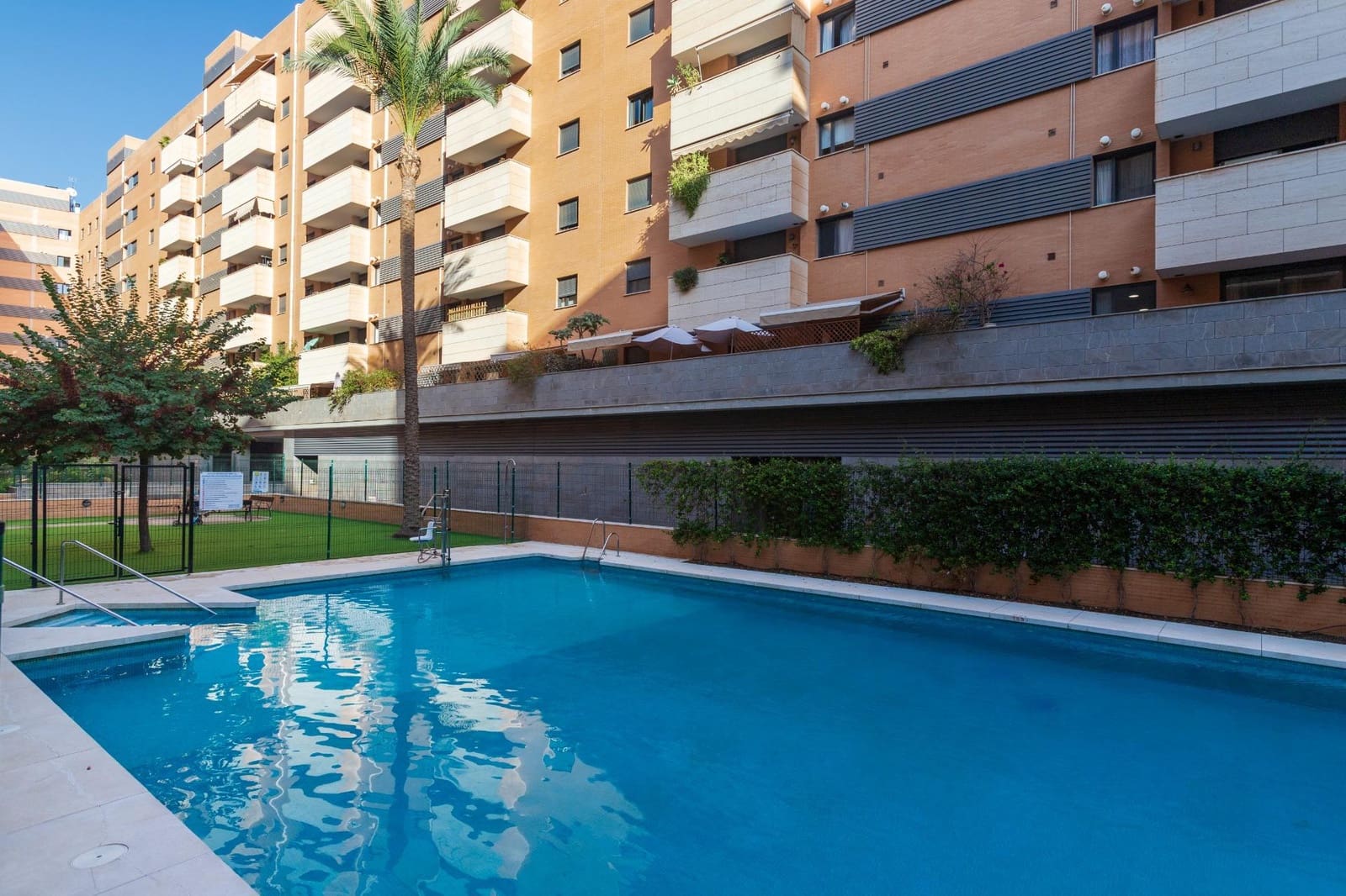 2 bedroom Flat for sale in Malaga city with pool - € 545,000 (Ref: 9248229)