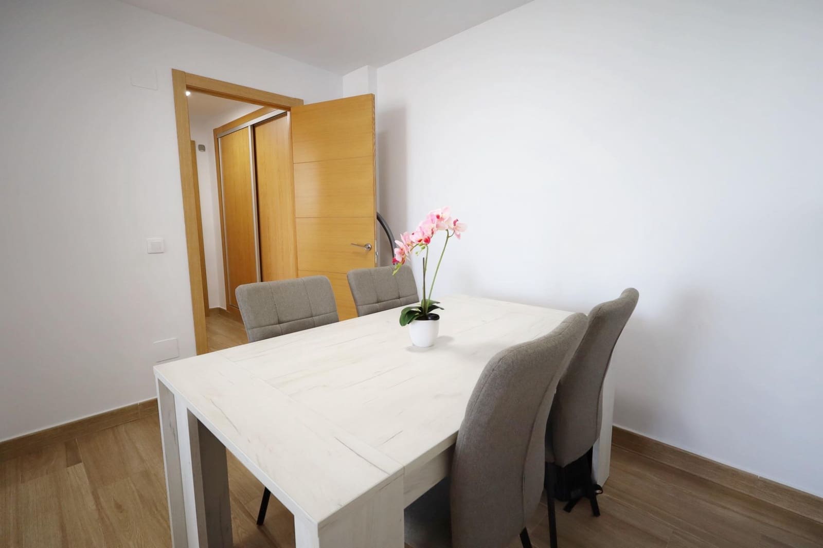 2 soveværelse Lejlighed til leje i Torremolinos - € 1.250 (Ref: 9396122)