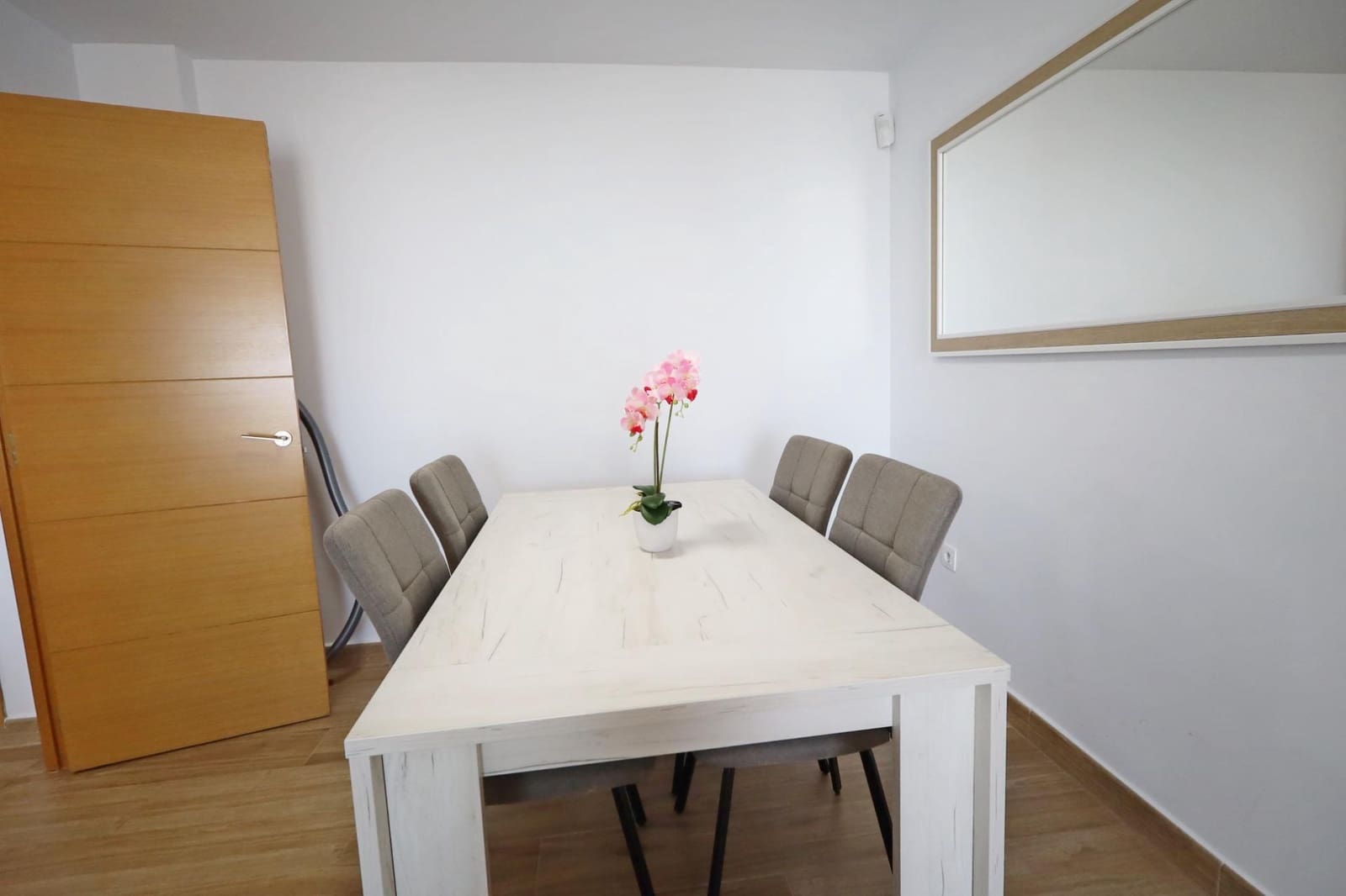 2 soveværelse Lejlighed til leje i Torremolinos - € 1.250 (Ref: 9396122)