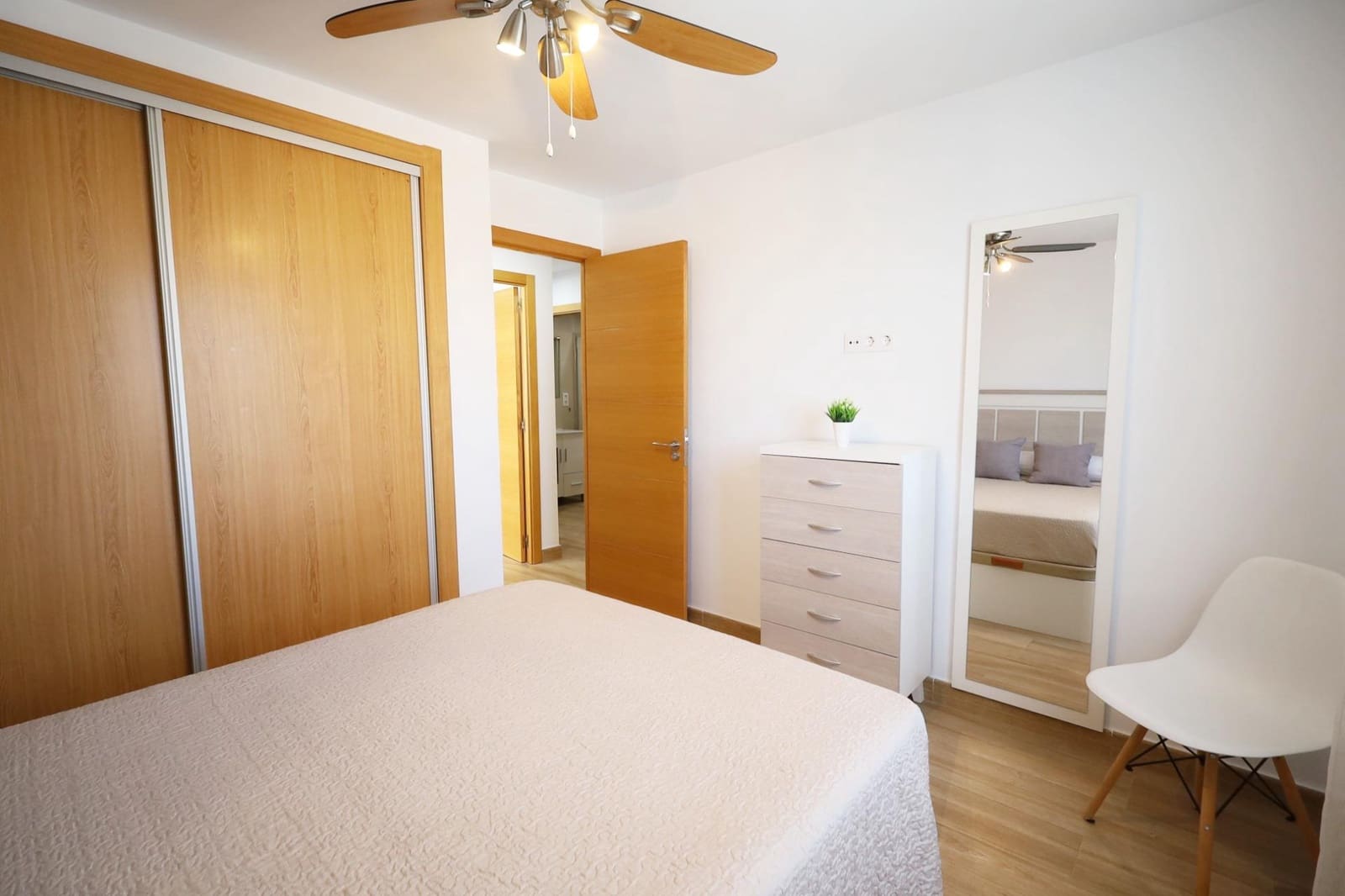 2 soveværelse Lejlighed til leje i Torremolinos - € 1.250 (Ref: 9396122)