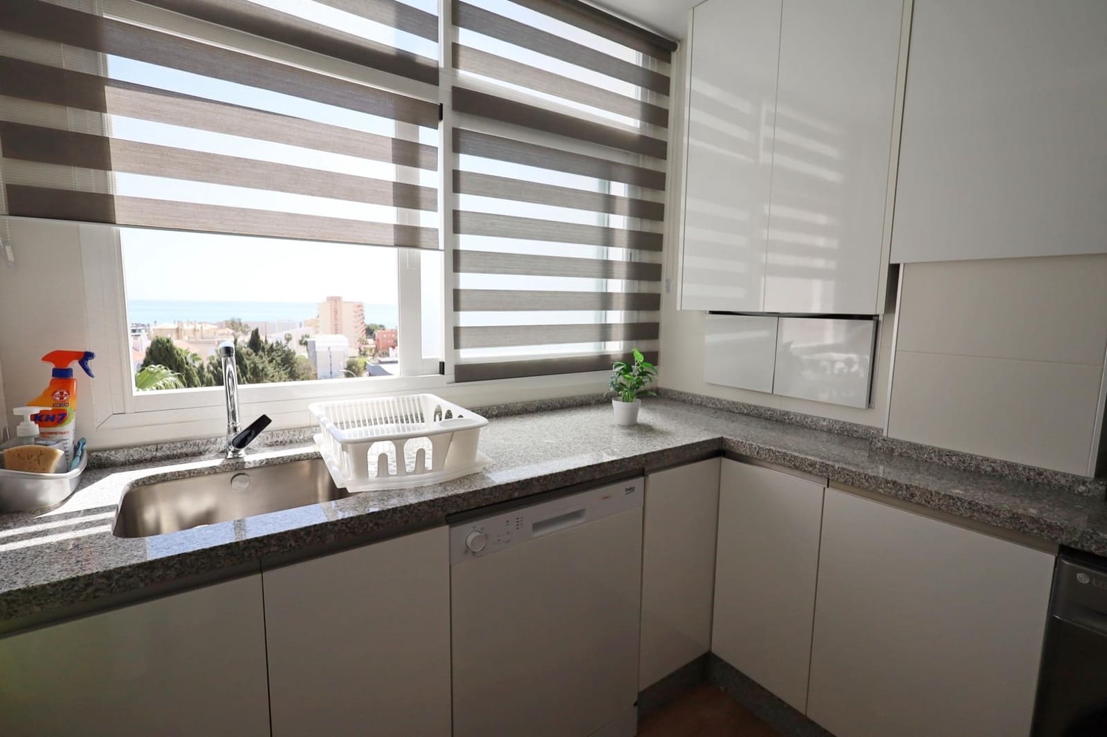 2 soveværelse Lejlighed til leje i Torremolinos - € 1.250 (Ref: 9396122)